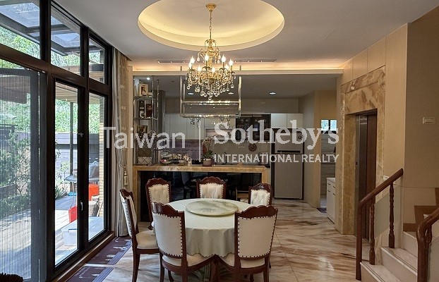 內湖四期院香電梯別墅室內照