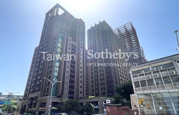 永鼎帝京層峰河景樓中樓C棟建物外觀