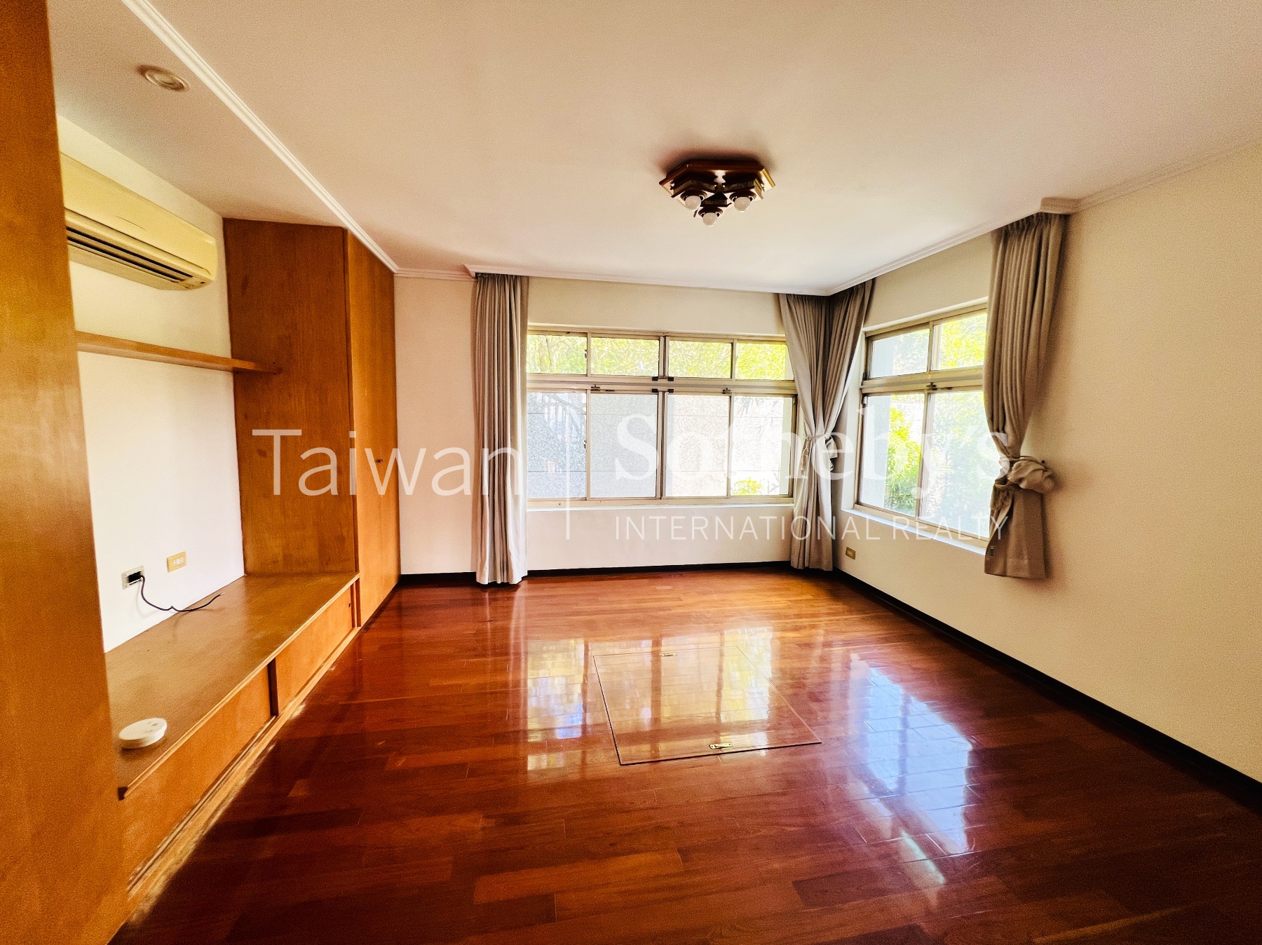 紅頂山城景觀別墅室內照