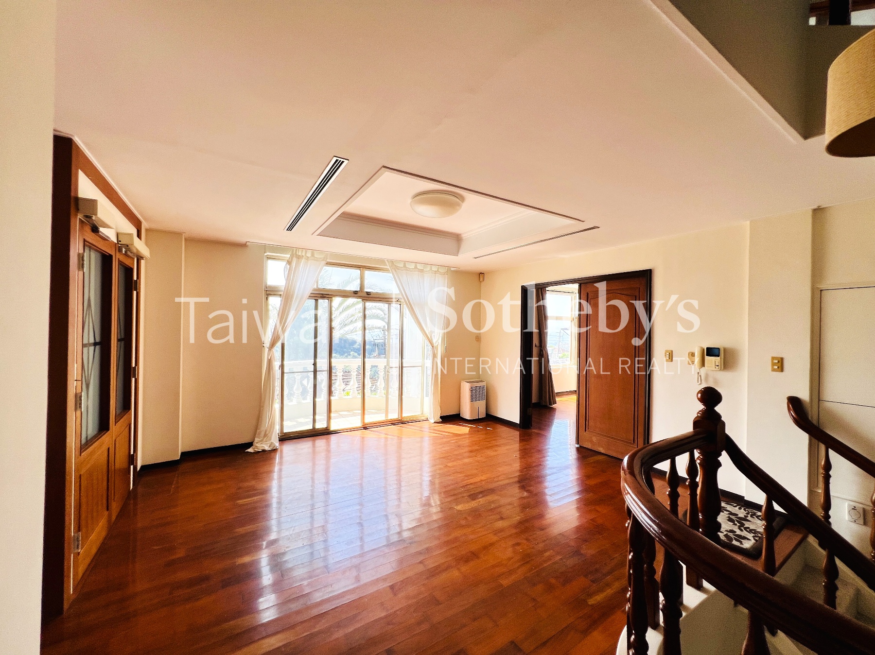 紅頂山城景觀別墅室內照