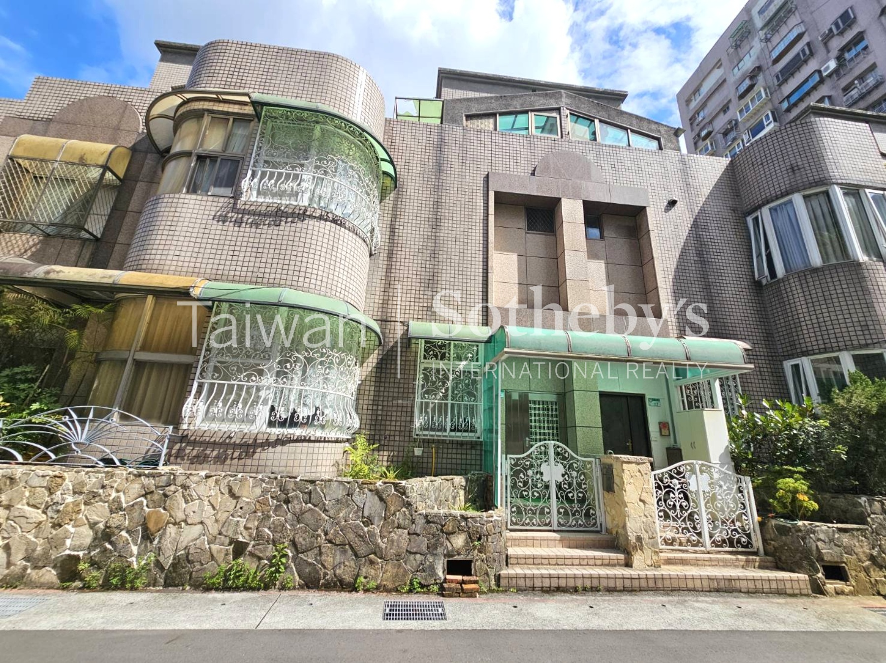 玉成公園大別墅建物外觀