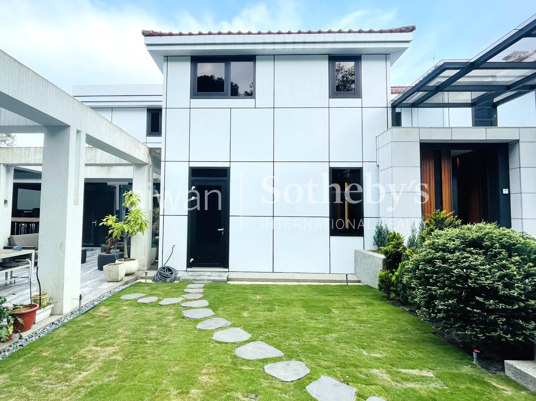 華城獨棟雲海電梯美墅現場實景