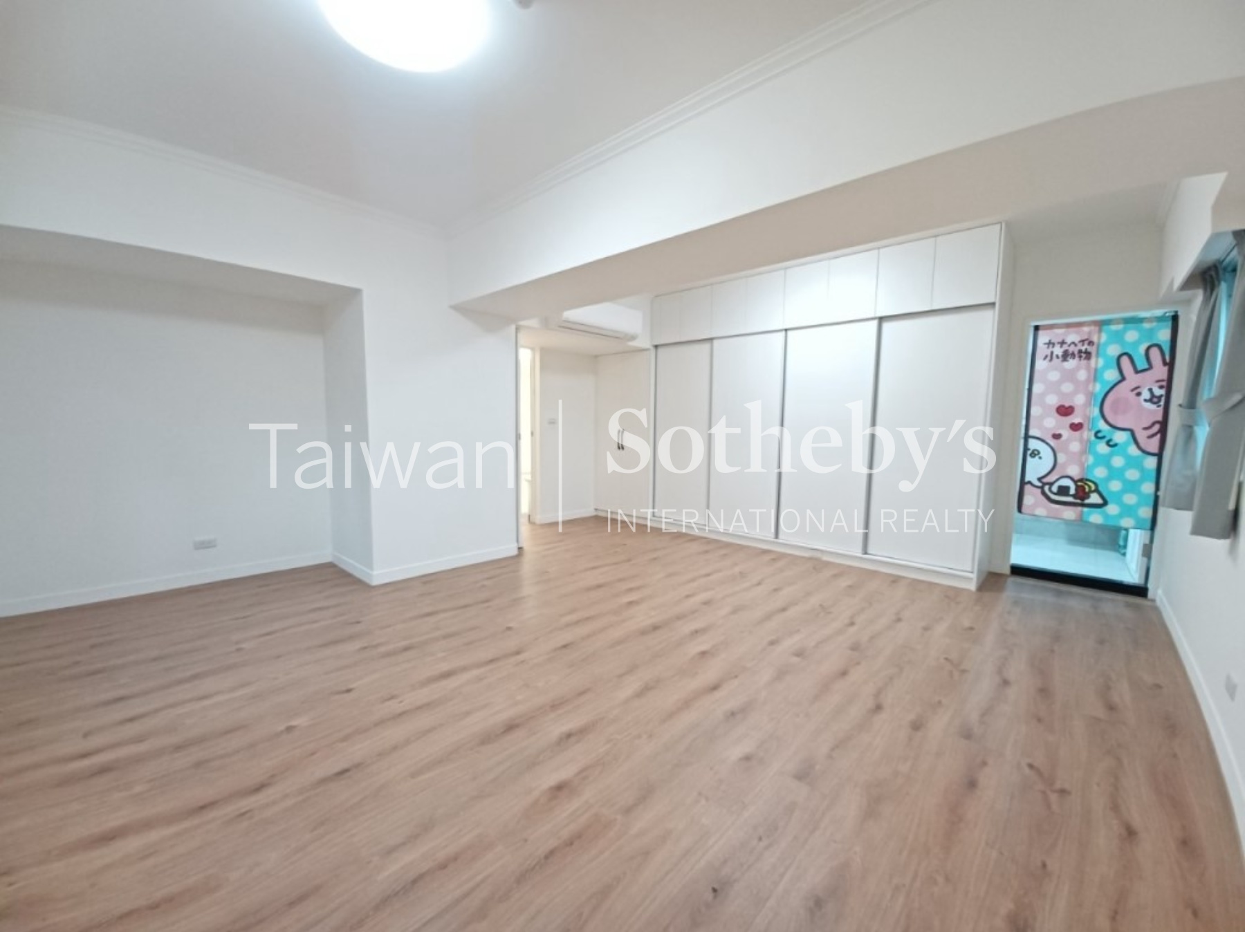 國際名紳邊間二房室內照