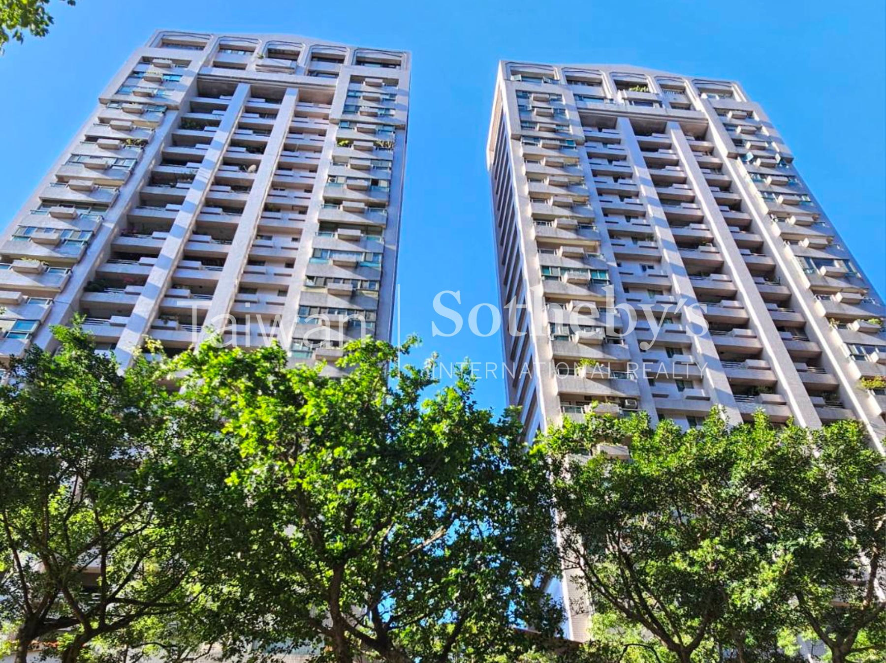 國際名紳邊間二房建物外觀