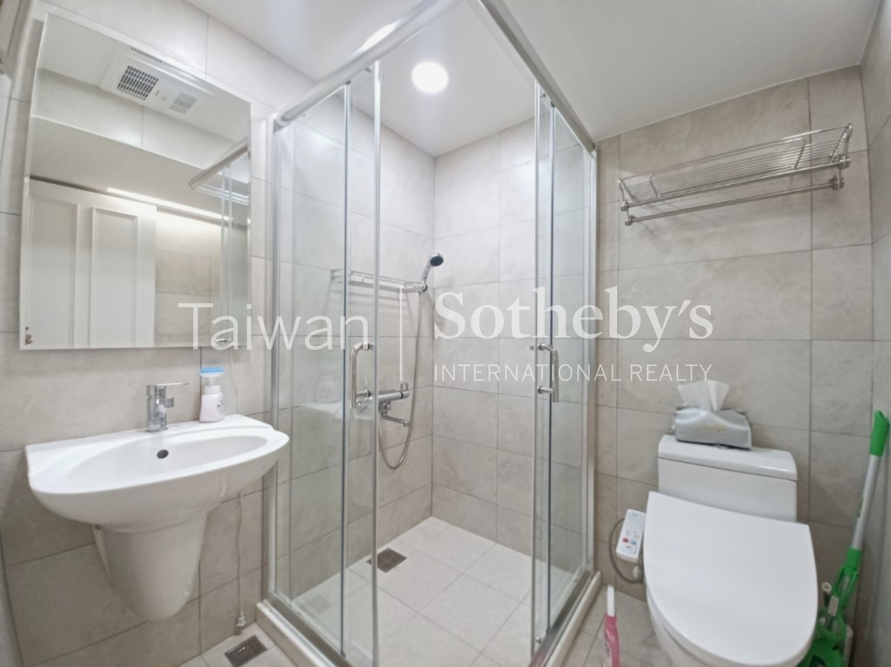 國際名紳邊間二房室內照