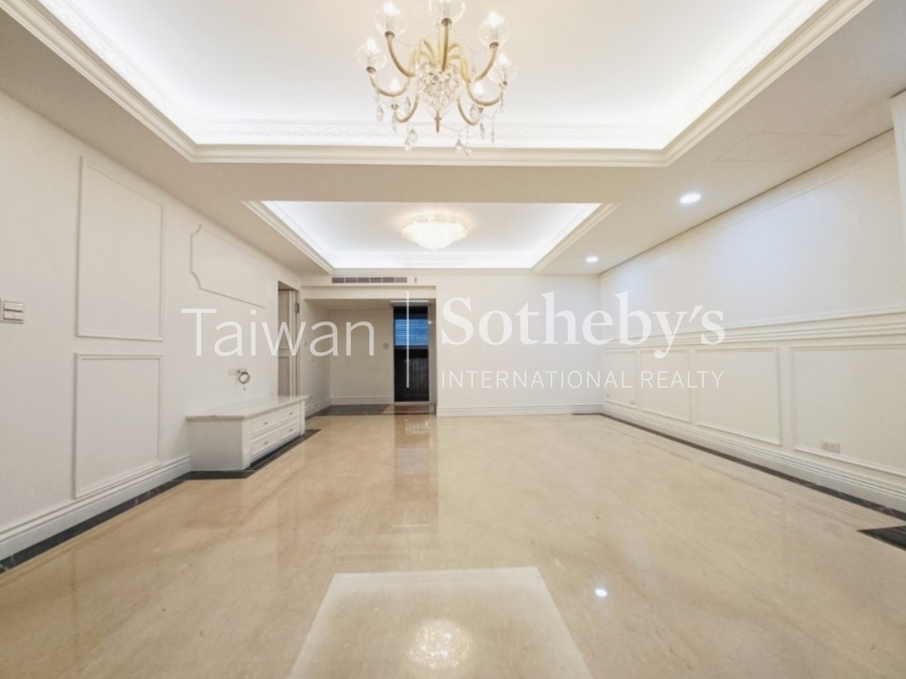 國際名紳邊間二房室內照