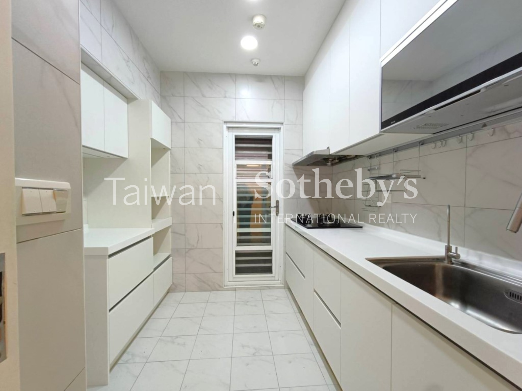 國際名紳邊間二房室內照