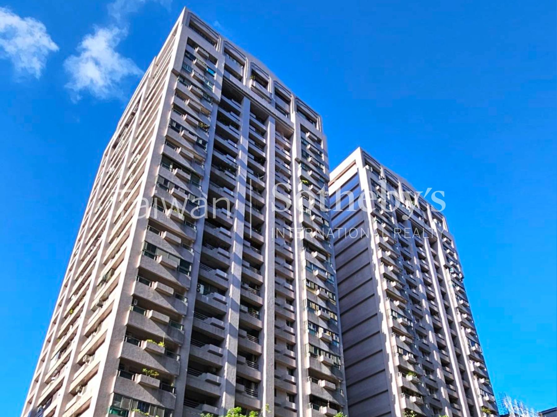 國際名紳邊間二房建物外觀