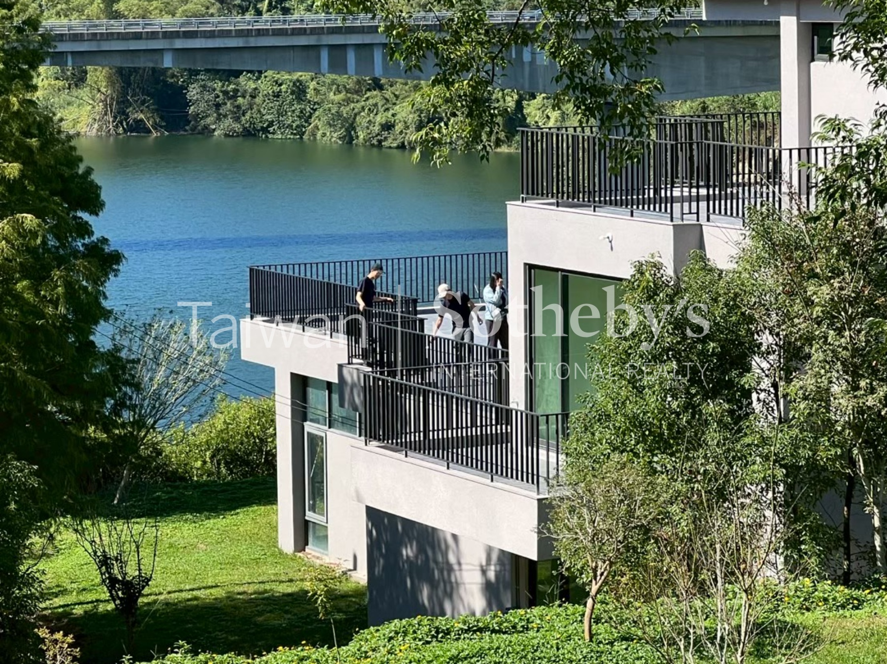 苗栗 鯉魚潭 湖畔 珍稀新美墅 A建物外觀