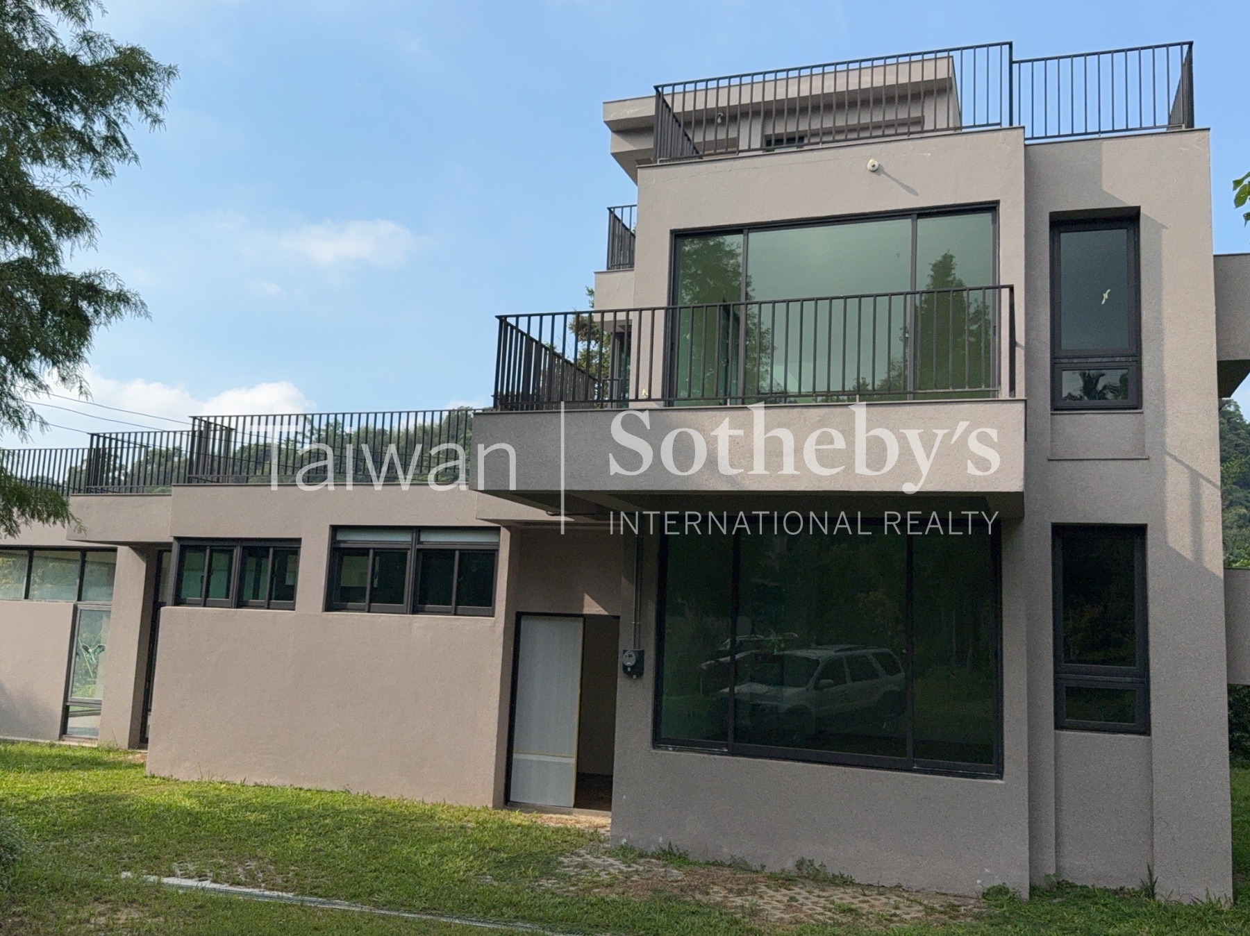 苗栗 鯉魚潭 湖畔 珍稀新美墅 A建物外觀