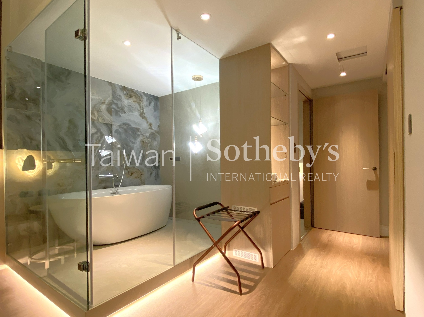 企業成功人士奢華比佛利招待會館室內照