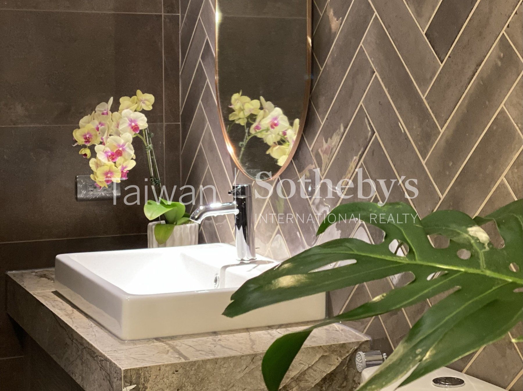 企業成功人士奢華比佛利招待會館室內照