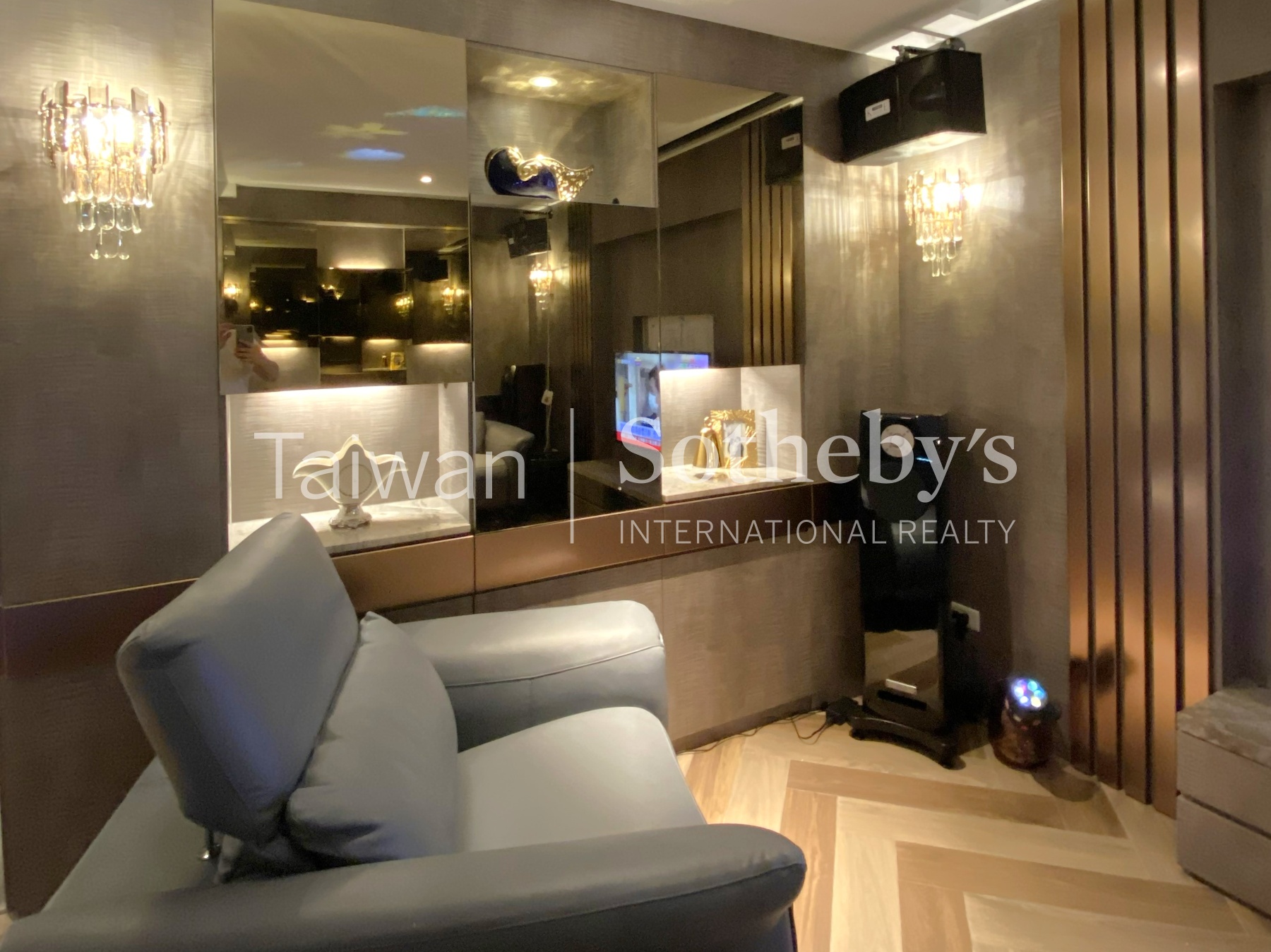 企業成功人士奢華比佛利招待會館室內照