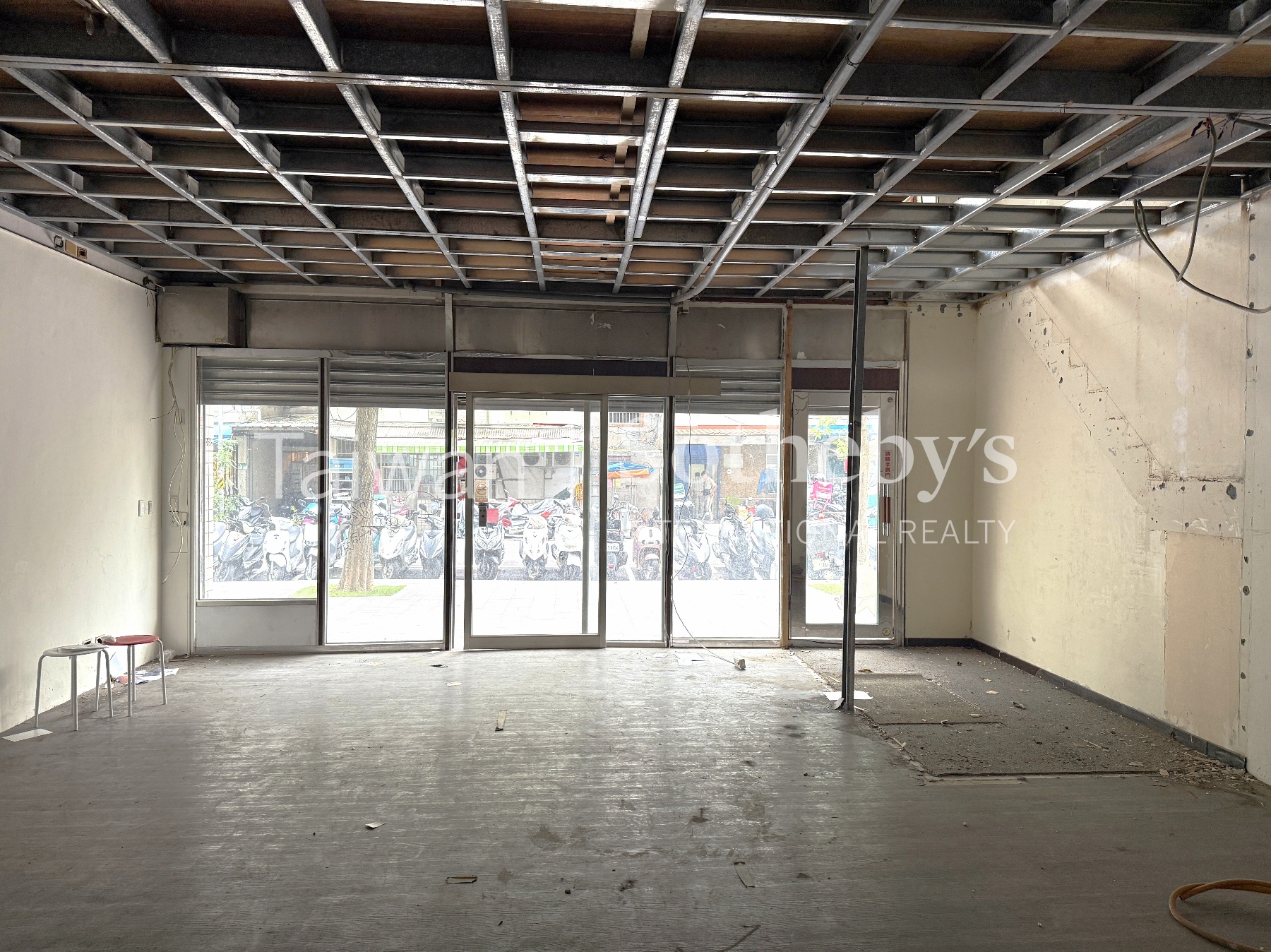 西湖捷運.近內科.稀有金店辦室內照