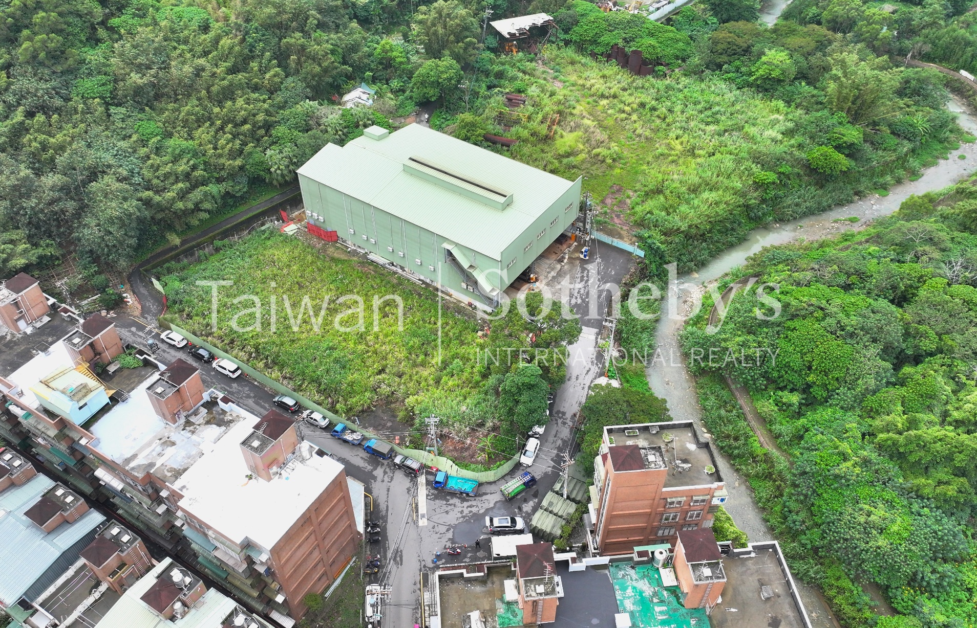 龜山漂亮大面寬丁建基地超值二字頭建物外觀