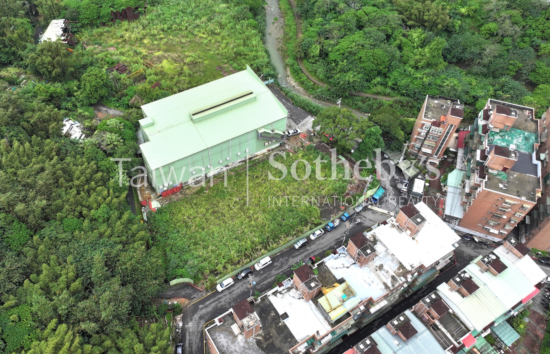 龜山漂亮大面寬丁建基地超值二字頭建物外觀
